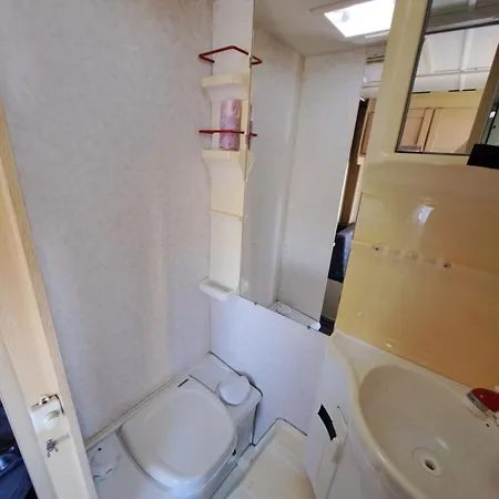 Campsite Fieldsight Caravan Max 5 People And 1 Kid - Hot Shower In House *