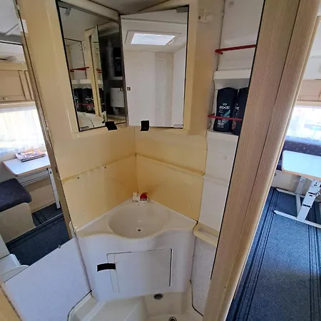 Fieldsight Caravan Max 5 People And 1 Kid - Hot Shower In House * Doornspijk