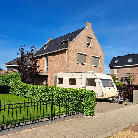 Fieldsight Caravan Max 5 People And 1 Kid - Hot Shower In House Campsite